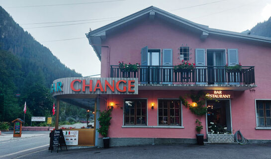 LES TOURISTES Le Châtelard-Frontière