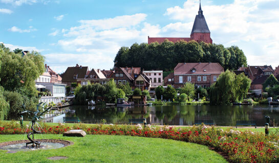 HOTEL WALDHOF AUF HERRENLAND (B&B) Mölln