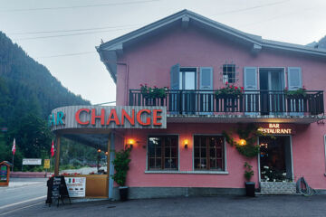 LES TOURISTES Le Châtelard-Frontière