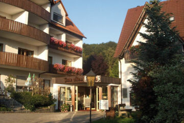 LANDIDYLL HOTEL ZUM ALTEN SCHLOß Kirchensittenbach